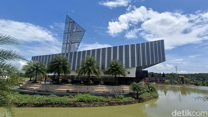 Masjid Na Ilah Nashif: Membangun Masjid yang Menyatu dengan Jiwa Cilacap